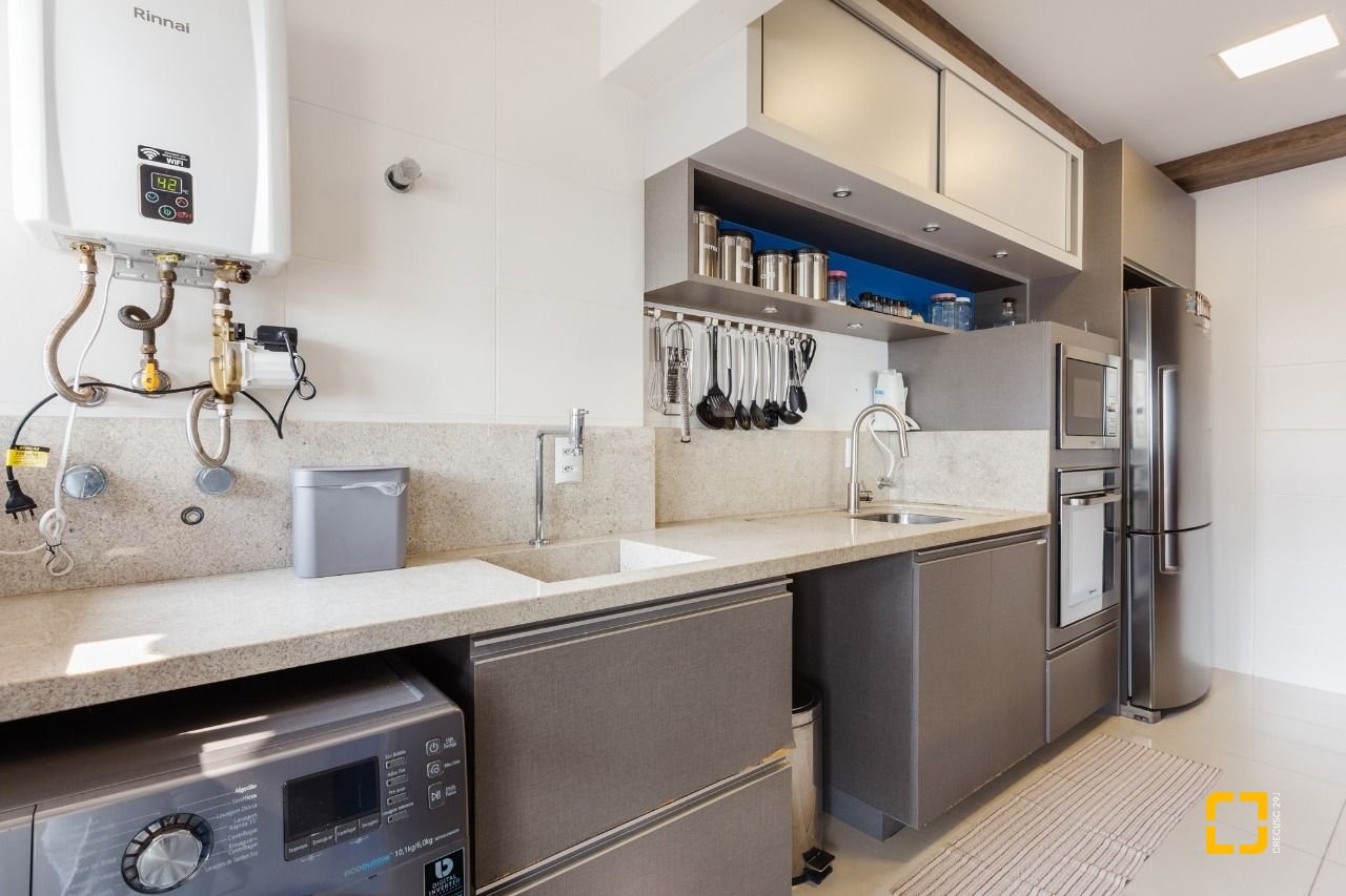 Cobertura com 174m², 4 quartos (sendo 1 suíte), 3 garagens, no bairro Campeche em Florianópolis