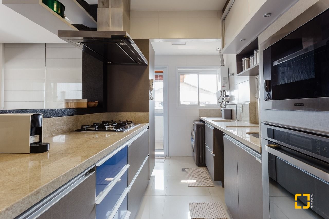Cobertura com 174m², 4 quartos (sendo 1 suíte), 3 garagens, no bairro Campeche em Florianópolis