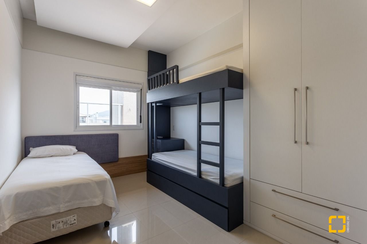 Cobertura com 174m², 4 quartos (sendo 1 suíte), 3 garagens, no bairro Campeche em Florianópolis