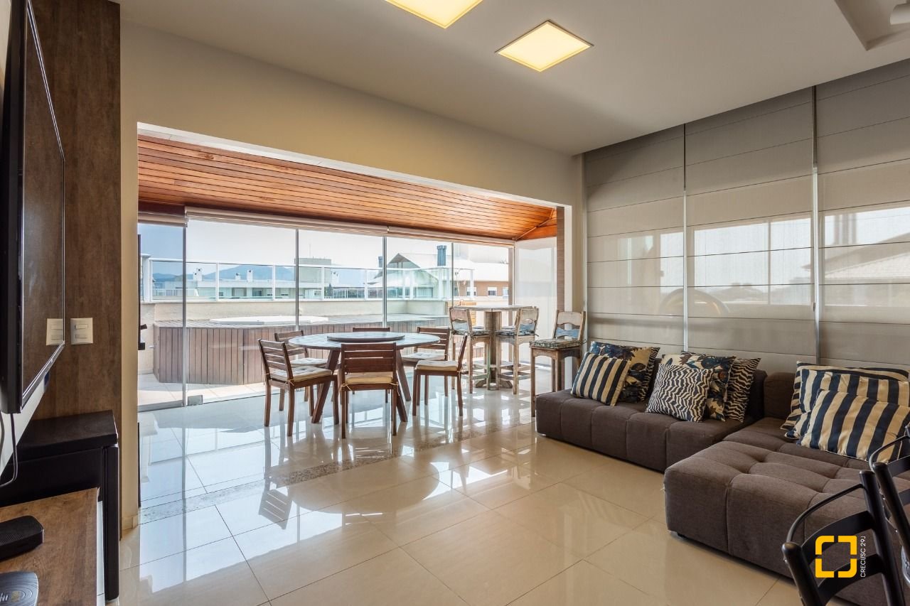 Cobertura com 174m², 4 quartos (sendo 1 suíte), 3 garagens, no bairro Campeche em Florianópolis