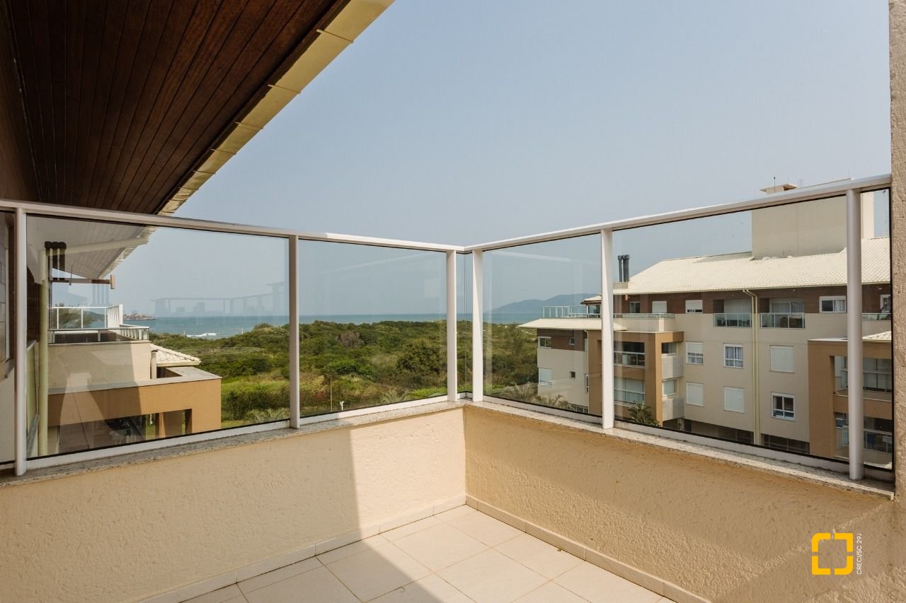 Cobertura com 174m², 4 quartos (sendo 1 suíte), 3 garagens, no bairro Campeche em Florianópolis