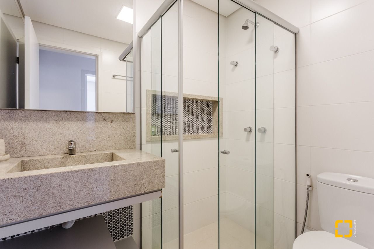 Cobertura com 174m², 4 quartos (sendo 1 suíte), 3 garagens, no bairro Campeche em Florianópolis