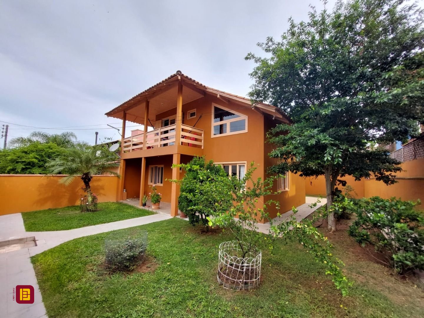 Casa com 192m², 6 quartos (sendo 1 suíte), 2 garagens, no bairro Rio Tavares em Florianópolis