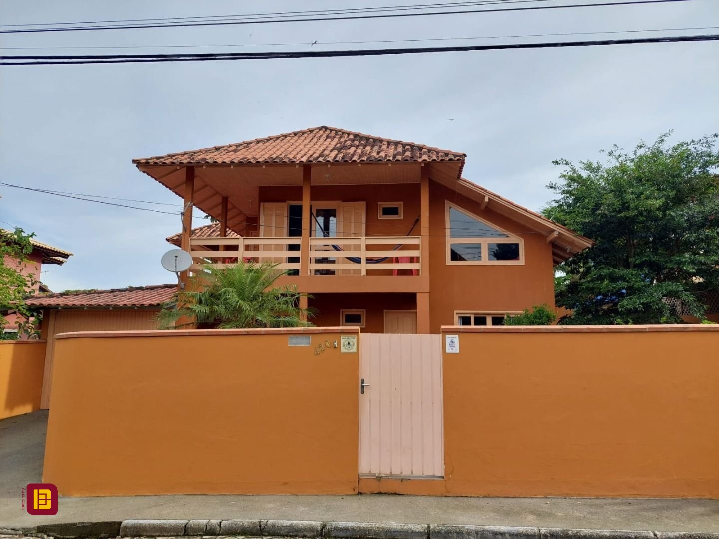 Casa com 192m², 6 quartos (sendo 1 suíte), 2 garagens, no bairro Rio Tavares em Florianópolis