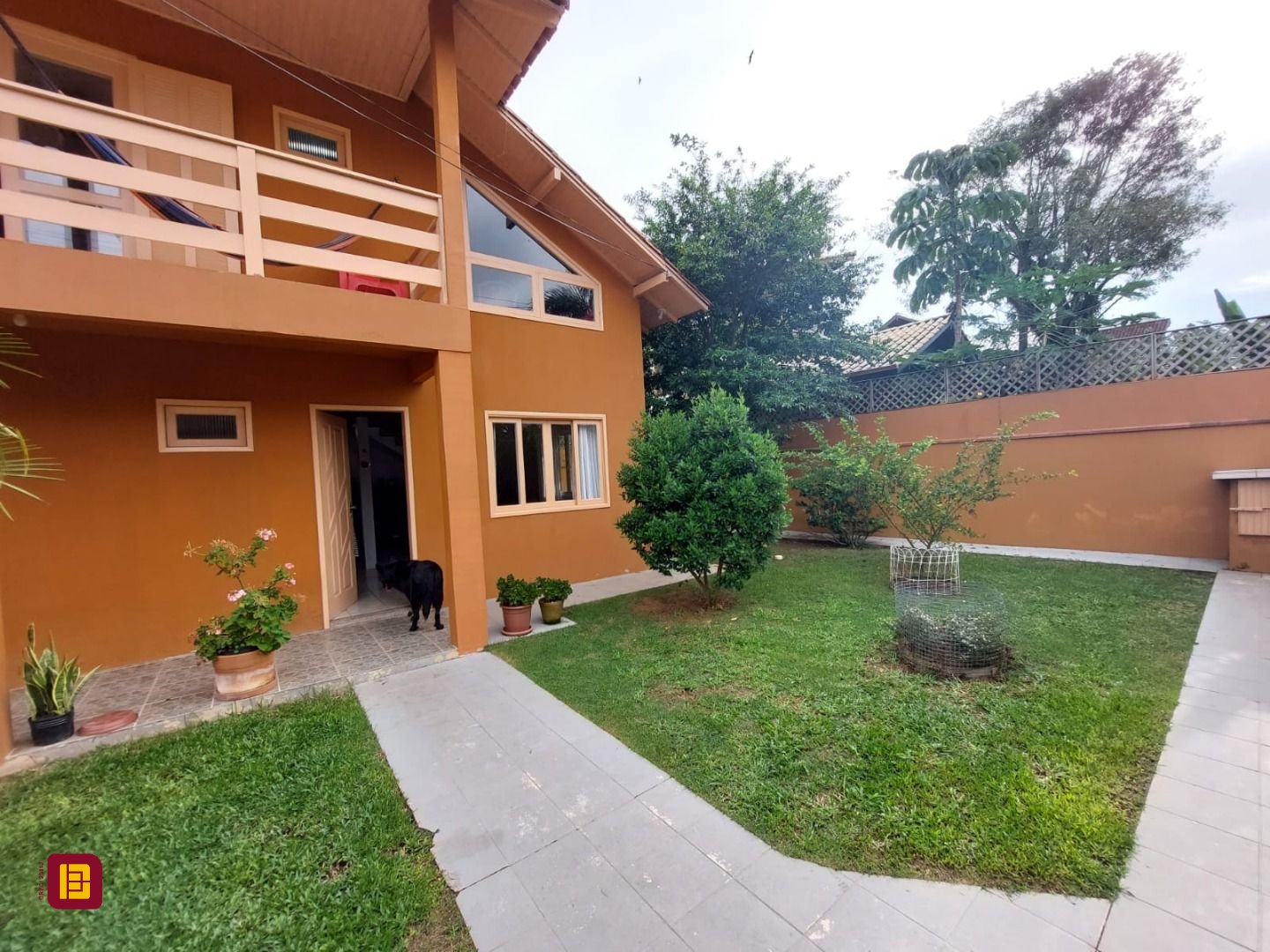 Casa com 192m², 6 quartos (sendo 1 suíte), 2 garagens, no bairro Rio Tavares em Florianópolis