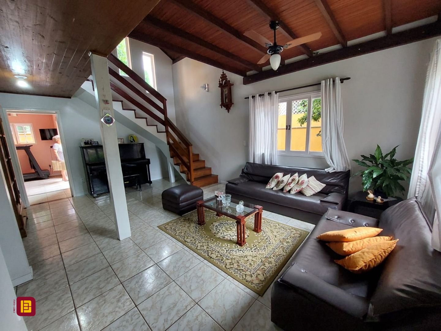 Casa com 192m², 6 quartos (sendo 1 suíte), 2 garagens, no bairro Rio Tavares em Florianópolis