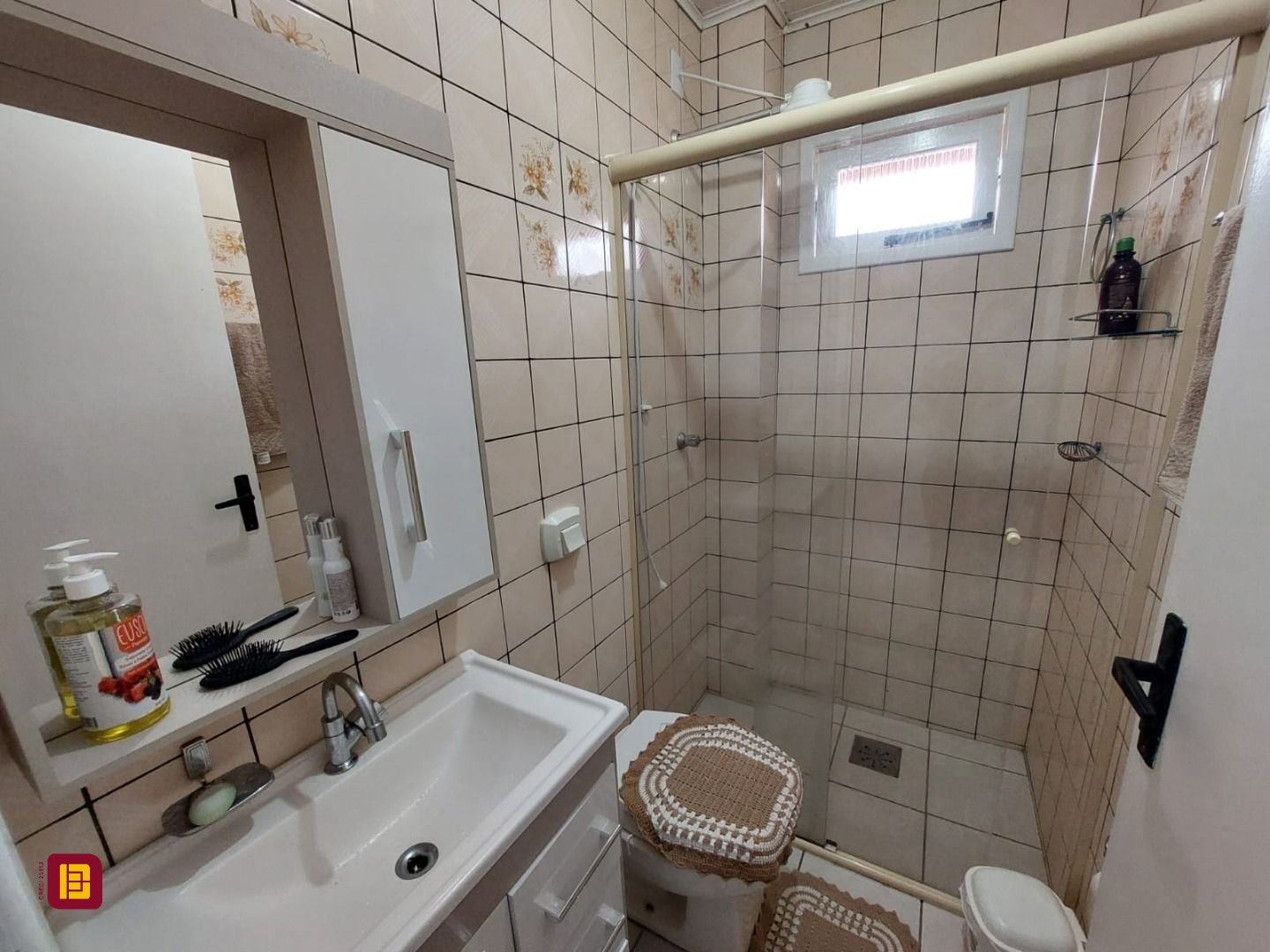 Casa com 192m², 6 quartos (sendo 1 suíte), 2 garagens, no bairro Rio Tavares em Florianópolis