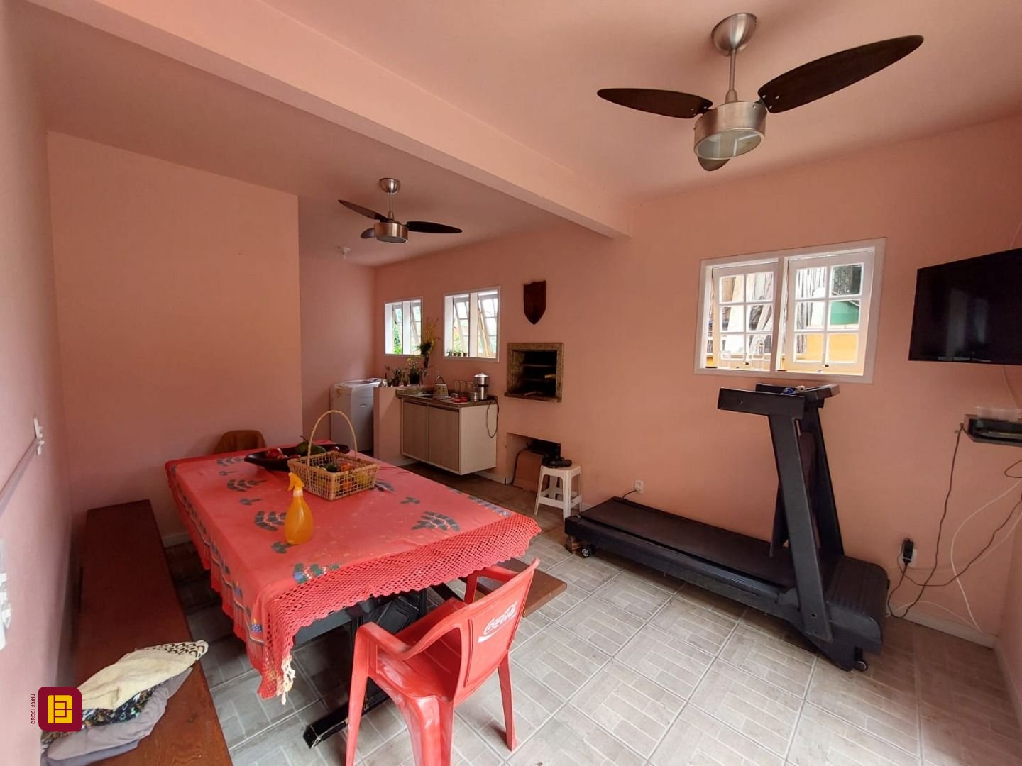 Casa com 192m², 6 quartos (sendo 1 suíte), 2 garagens, no bairro Rio Tavares em Florianópolis