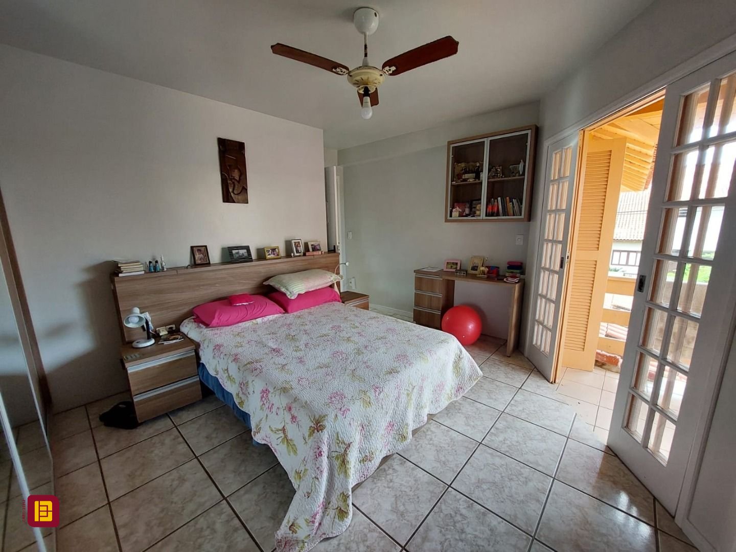 Casa com 192m², 6 quartos (sendo 1 suíte), 2 garagens, no bairro Rio Tavares em Florianópolis