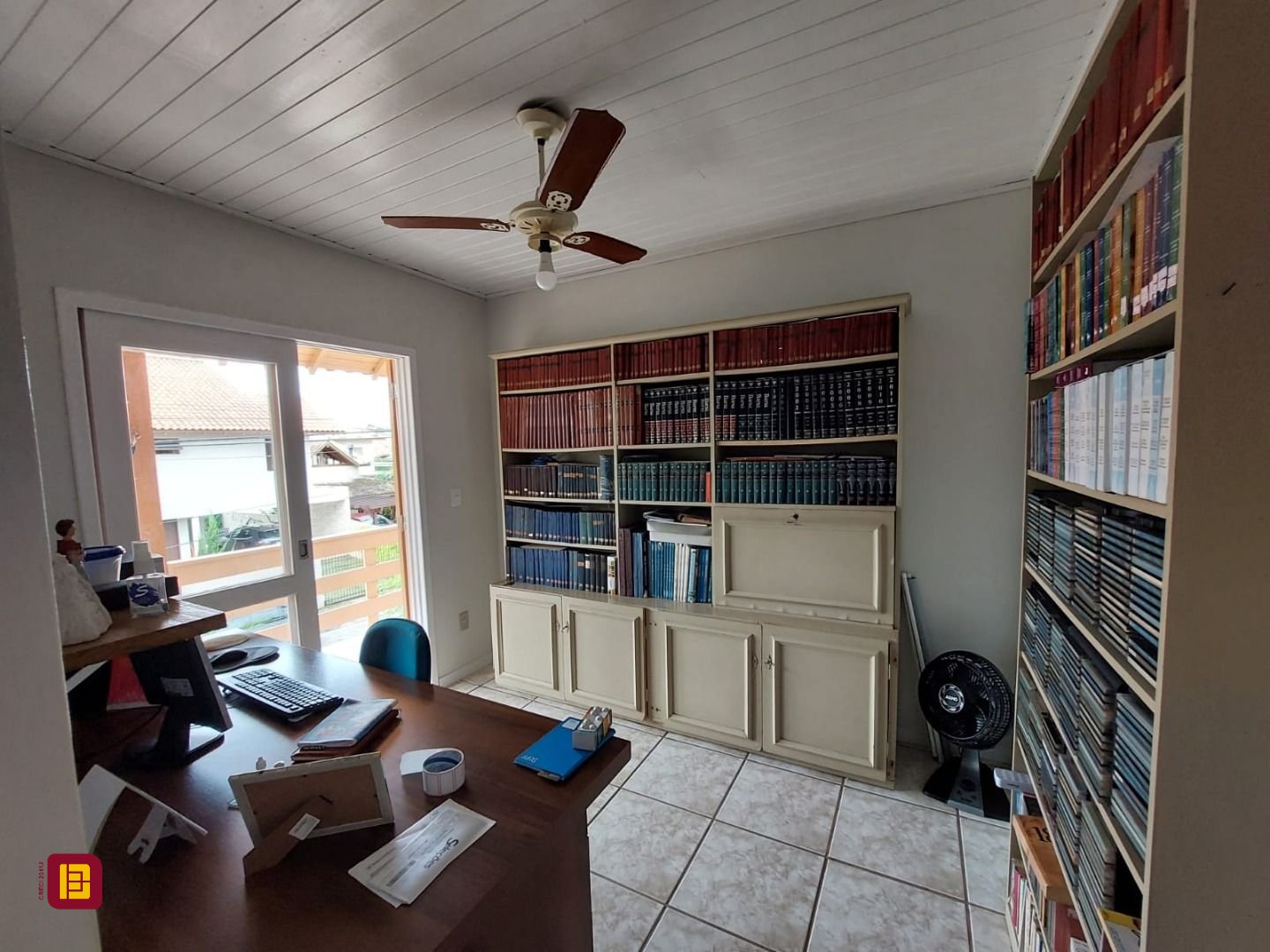 Casa com 192m², 6 quartos (sendo 1 suíte), 2 garagens, no bairro Rio Tavares em Florianópolis