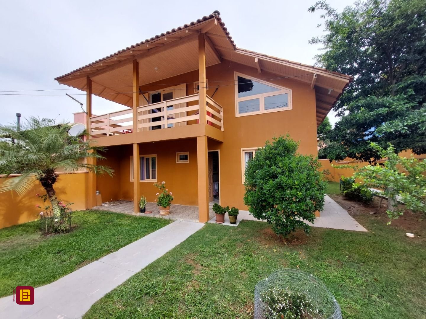 Casa com 192m², 6 quartos (sendo 1 suíte), 2 garagens, no bairro Rio Tavares em Florianópolis
