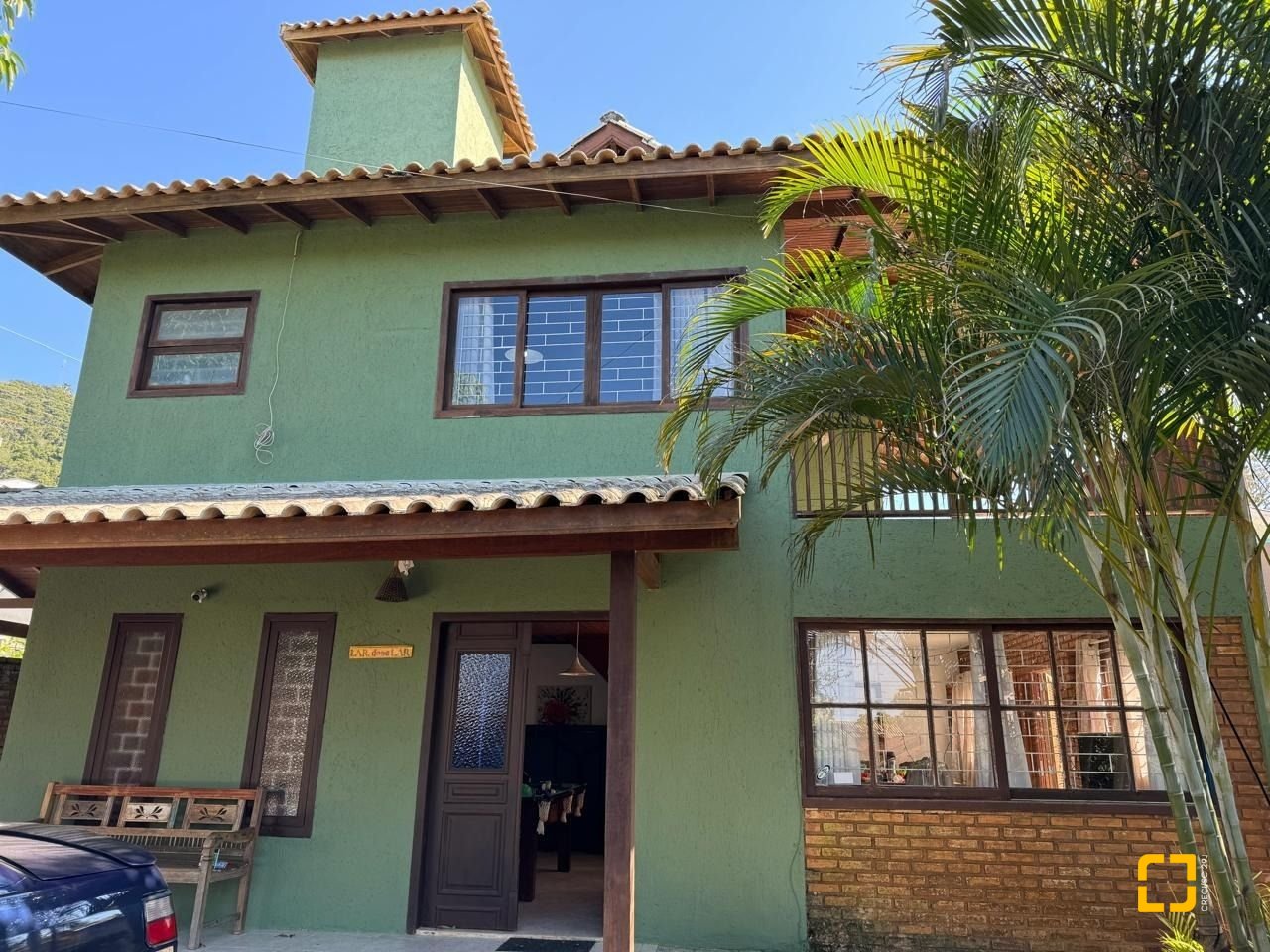 Casa com 203m², 6 quartos (sendo 2 suítes), 5 garagens, no bairro Campeche em Florianópolis