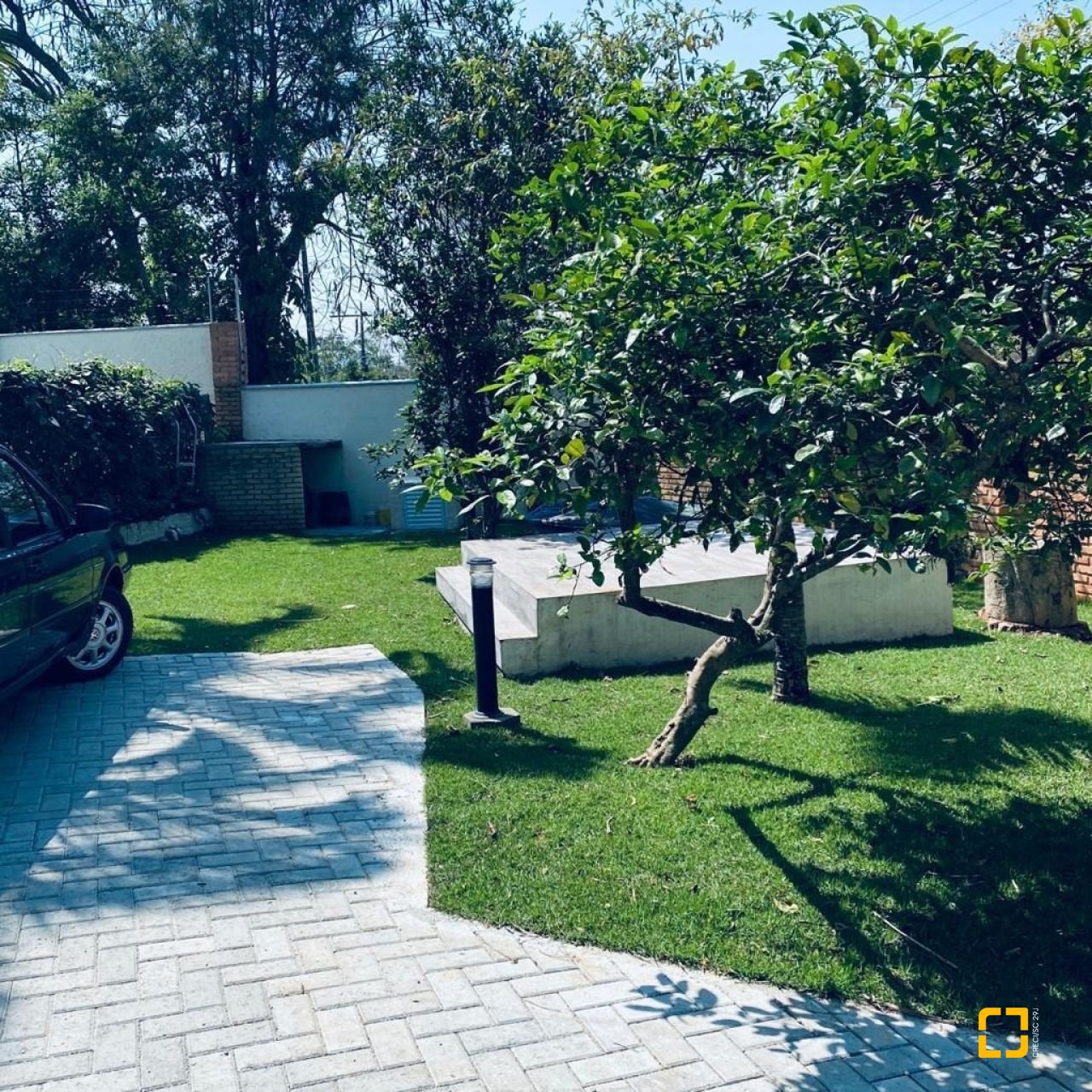 Casa com 203m², 6 quartos (sendo 2 suítes), 5 garagens, no bairro Campeche em Florianópolis