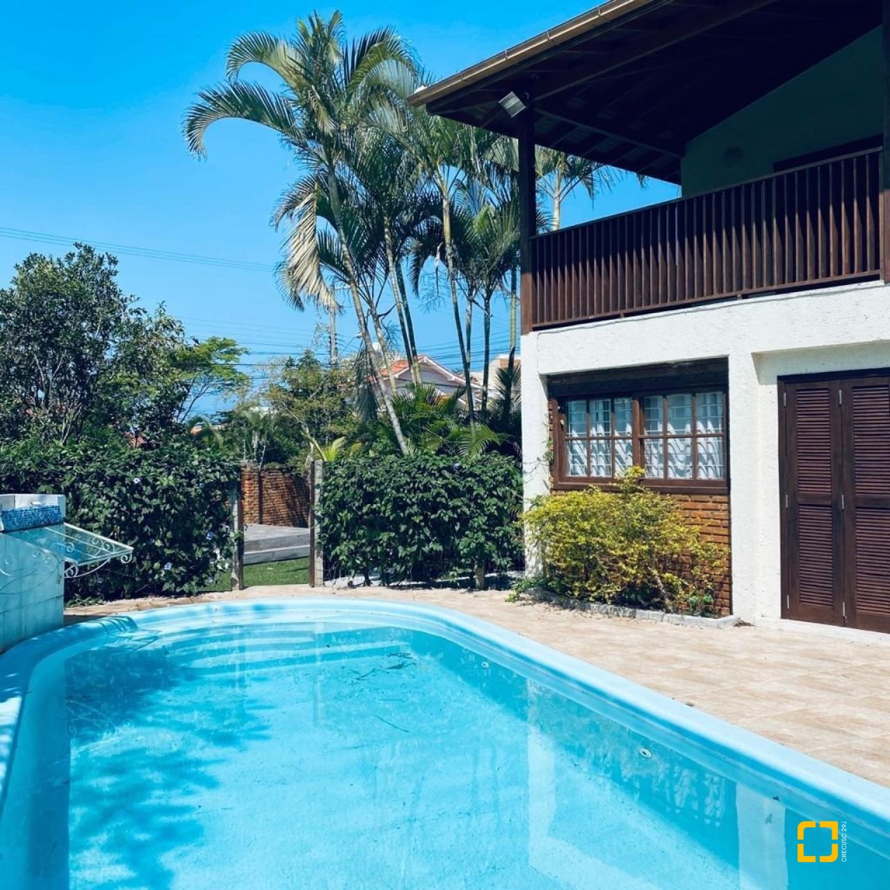 Casa com 203m², 6 quartos (sendo 2 suítes), 5 garagens, no bairro Campeche em Florianópolis