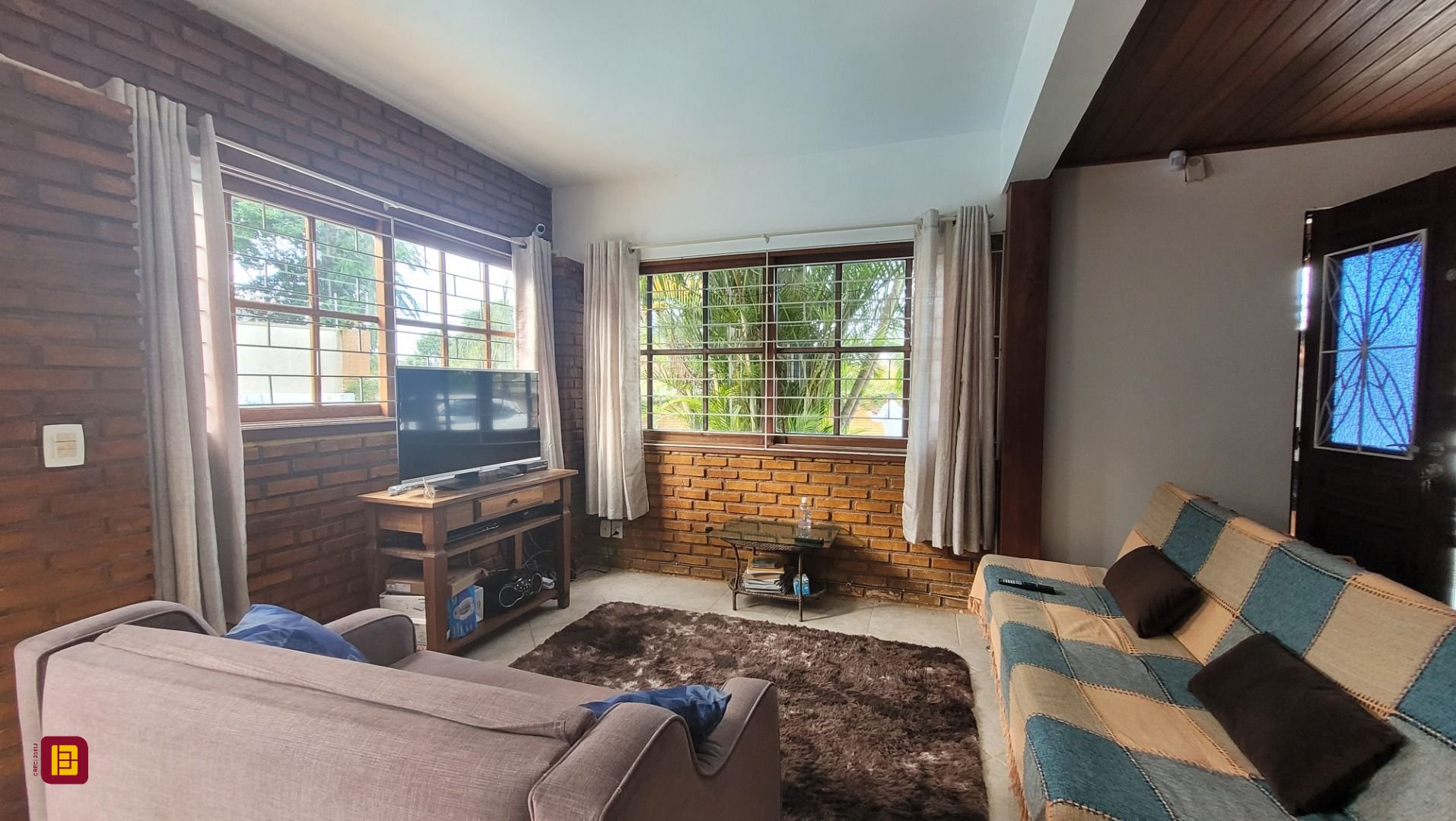 Casa com 203m², 6 quartos (sendo 2 suítes), 5 garagens, no bairro Campeche em Florianópolis