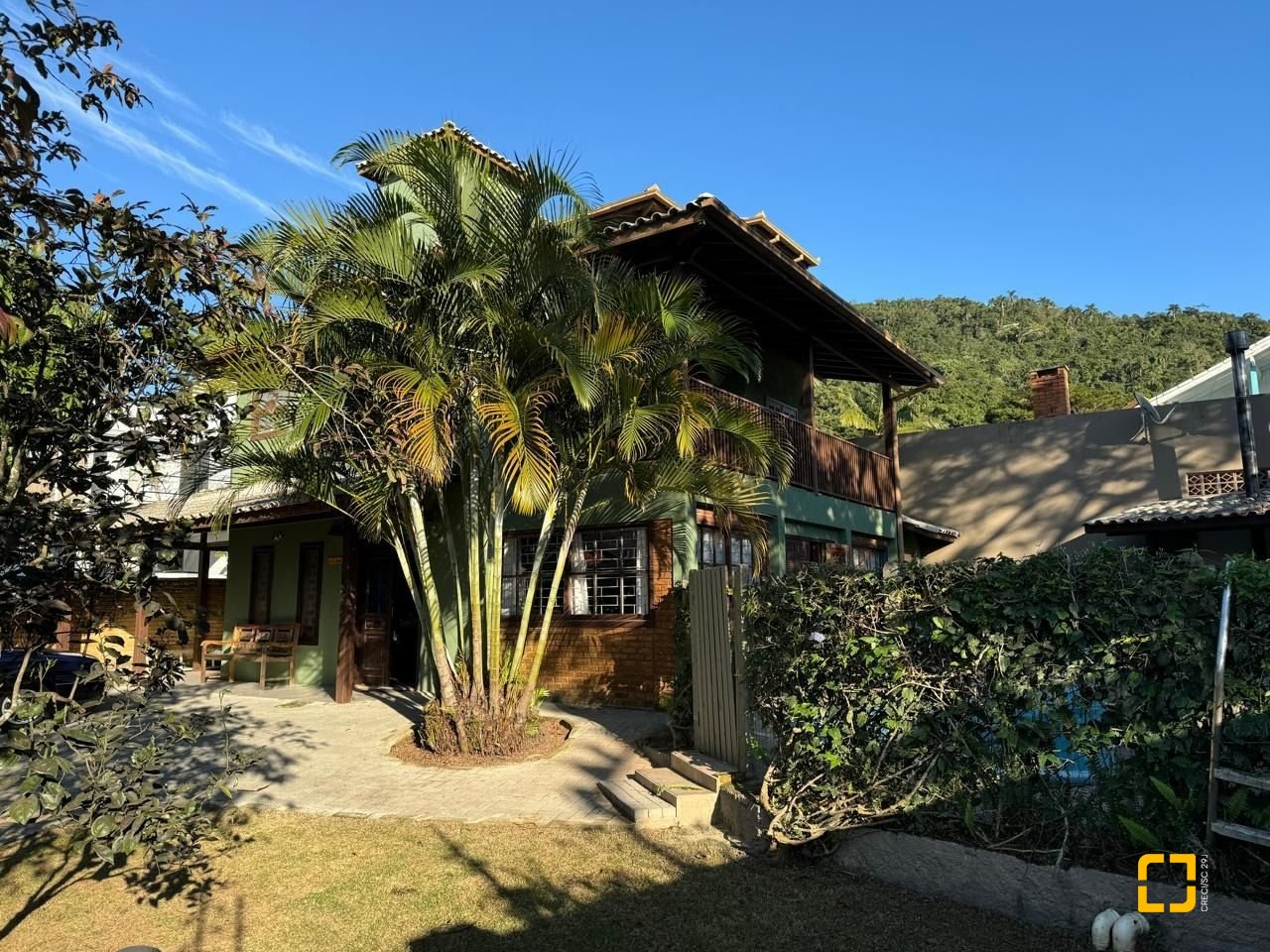 Casa com 203m², 6 quartos (sendo 2 suítes), 5 garagens, no bairro Campeche em Florianópolis