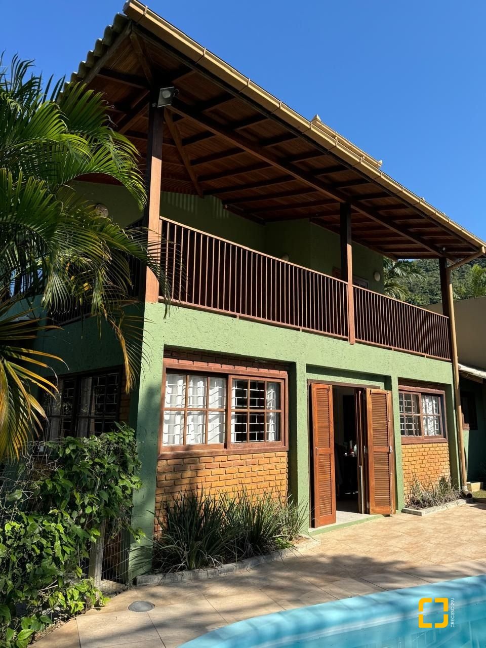 Casa com 203m², 6 quartos (sendo 2 suítes), 5 garagens, no bairro Campeche em Florianópolis