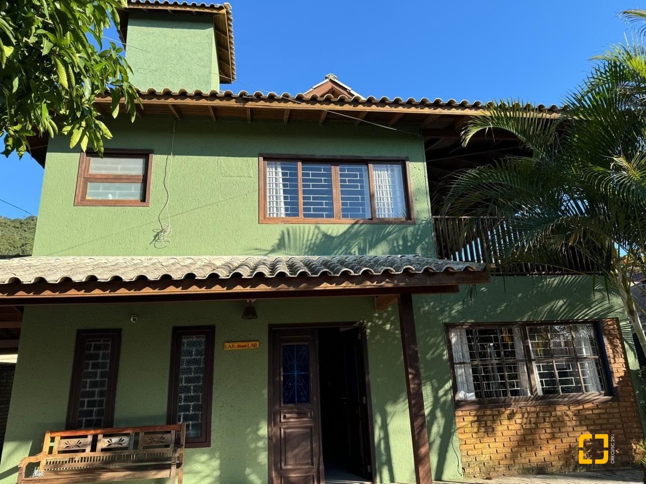 Casa com 203m², 6 quartos (sendo 2 suítes), 5 garagens, no bairro Campeche em Florianópolis