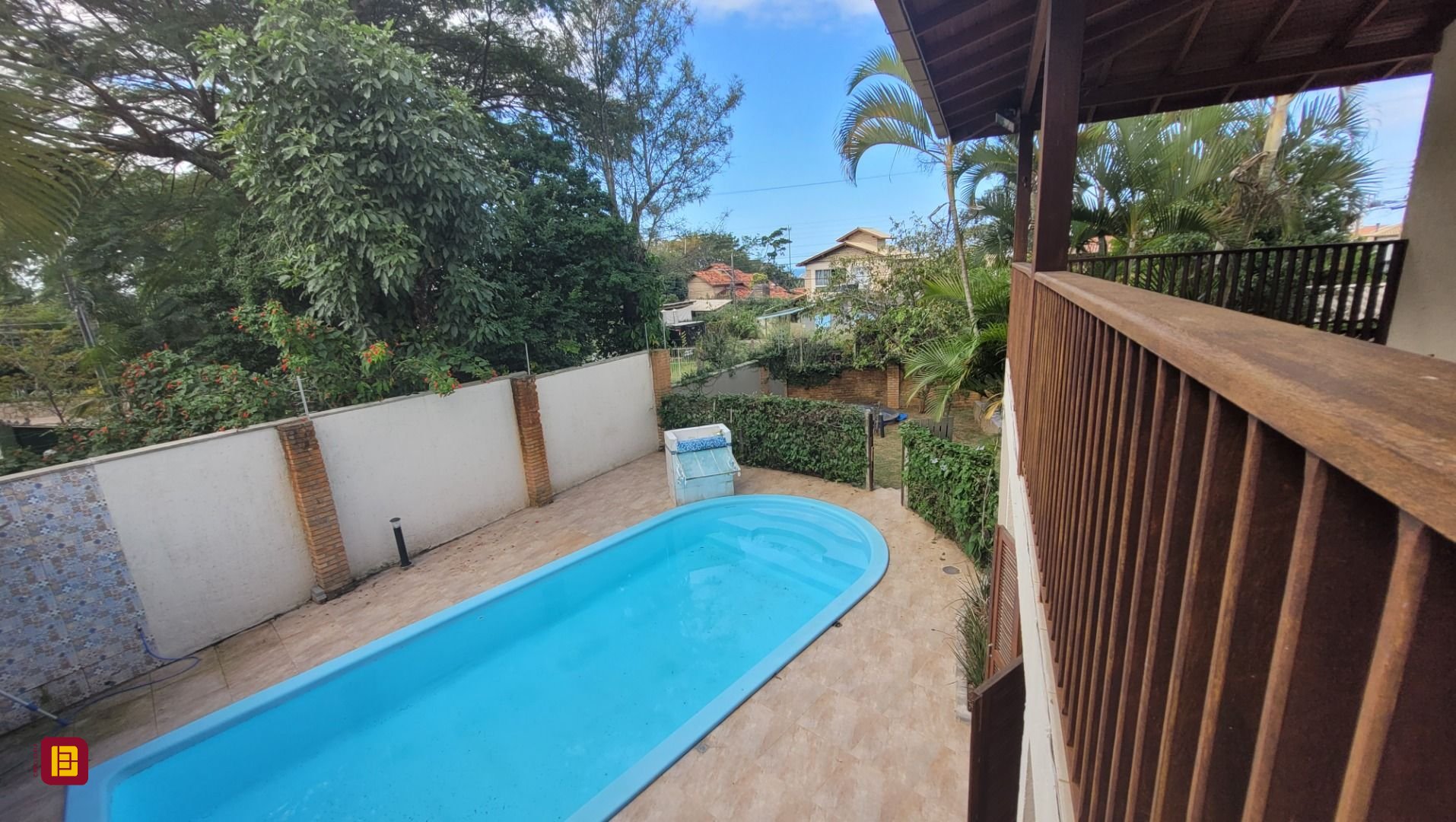Casa com 203m², 6 quartos (sendo 2 suítes), 5 garagens, no bairro Campeche em Florianópolis
