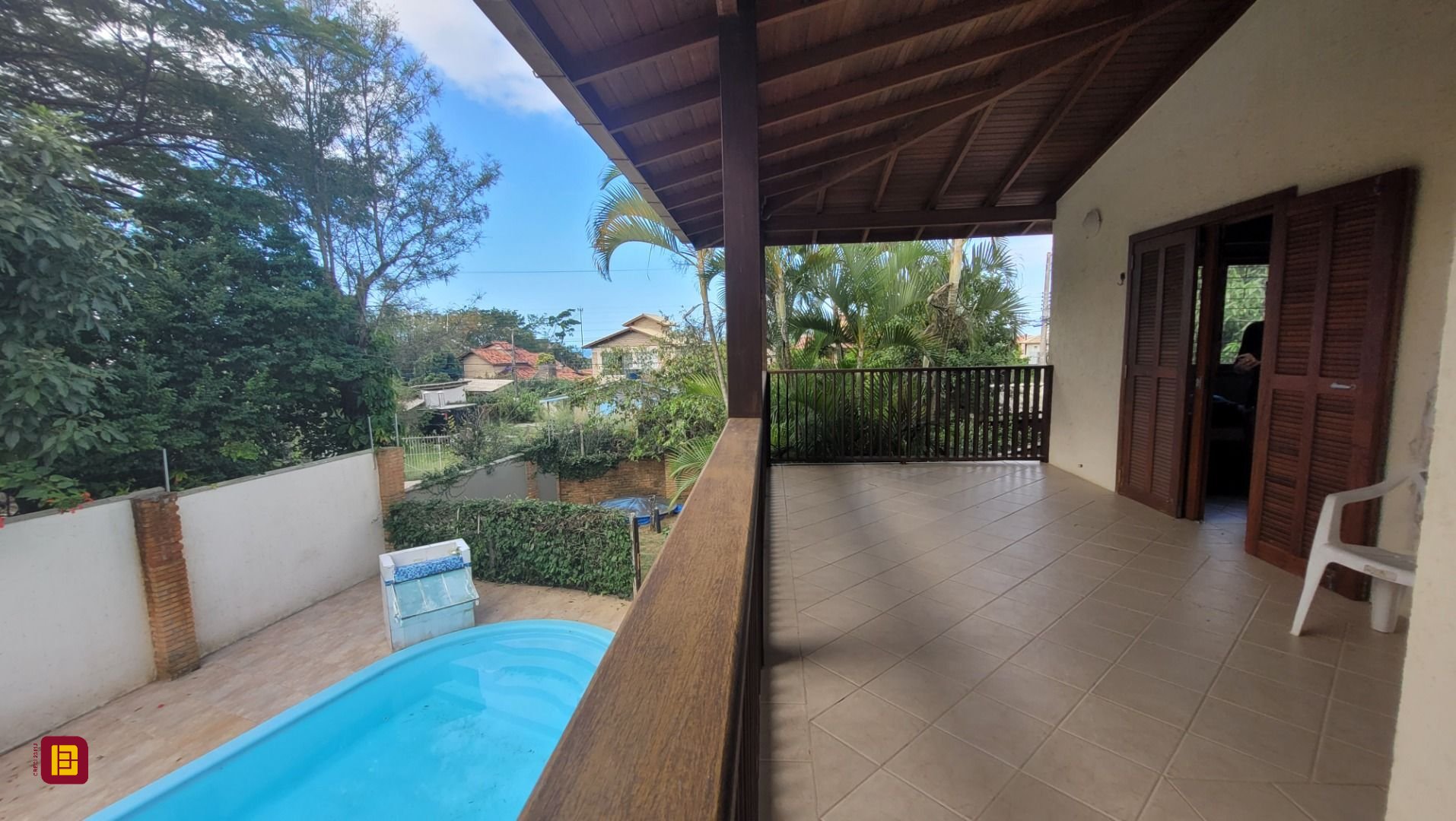 Casa com 203m², 6 quartos (sendo 2 suítes), 5 garagens, no bairro Campeche em Florianópolis