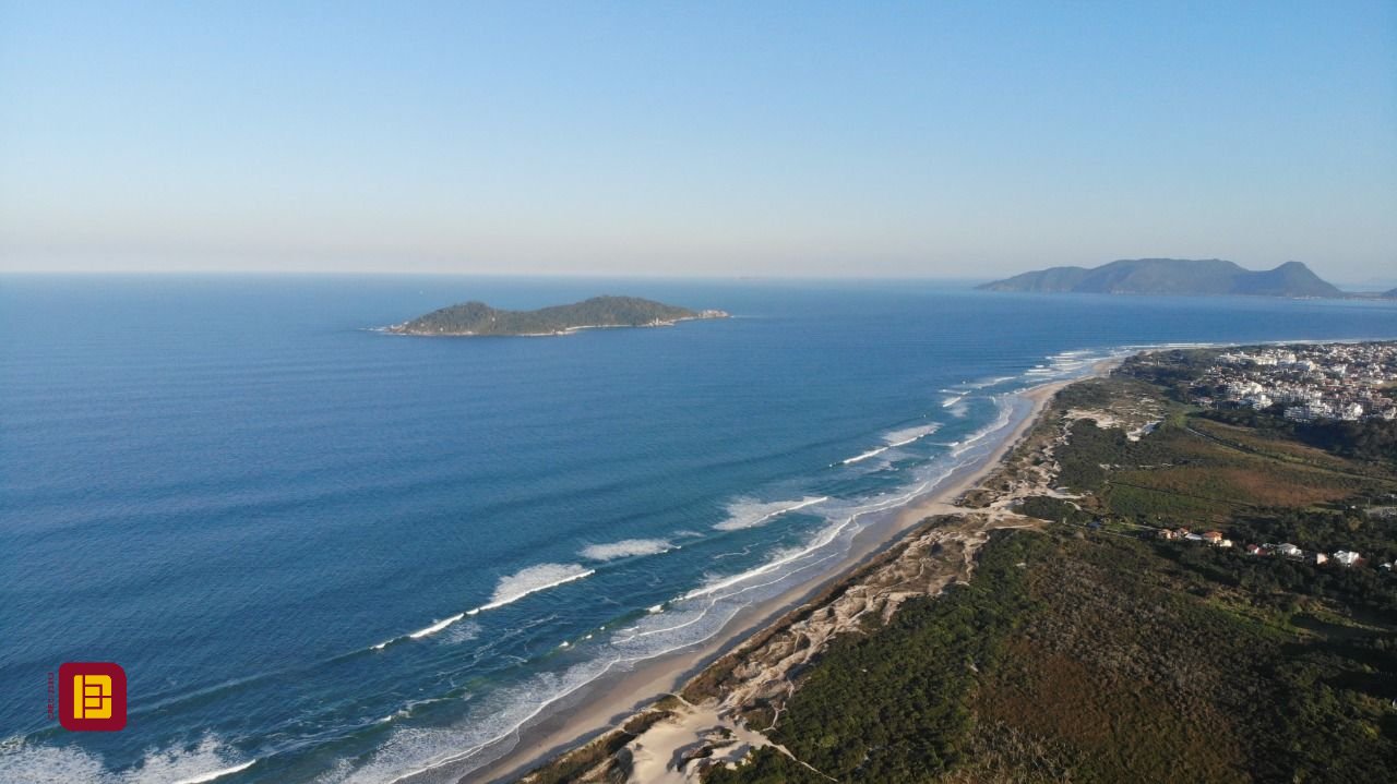 Casa com 203m², 6 quartos (sendo 2 suítes), 5 garagens, no bairro Campeche em Florianópolis