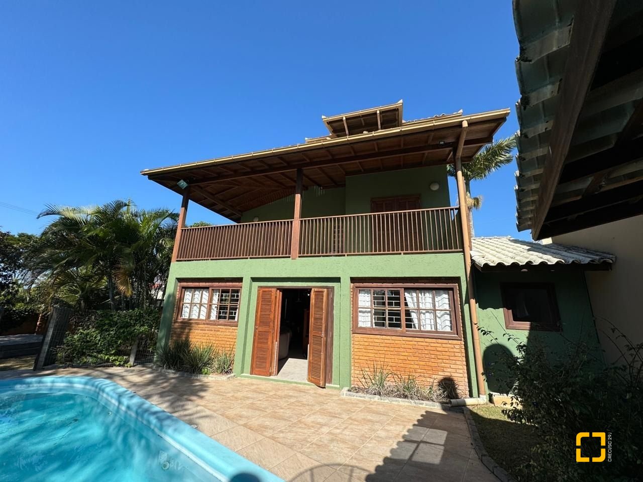 Casa com 203m², 6 quartos (sendo 2 suítes), 5 garagens, no bairro Campeche em Florianópolis