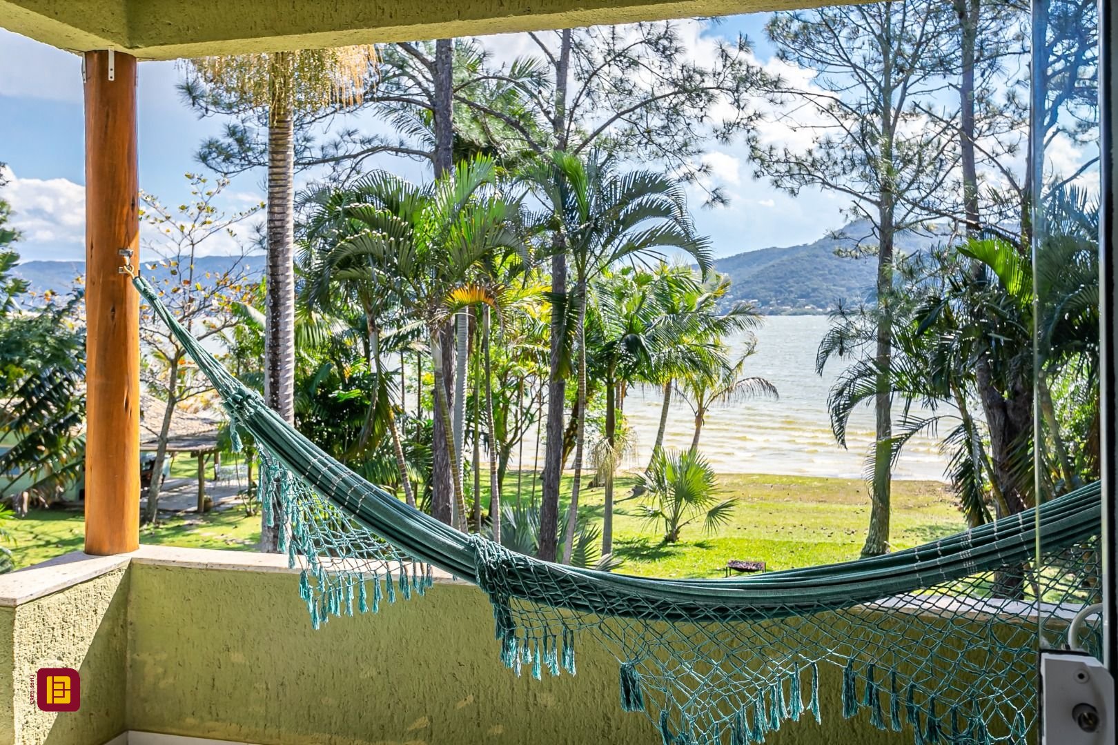 Casa com 350m², 7 quartos (sendo 3 suítes), 3 garagens, no bairro Lagoa da Conceição em Florianópolis