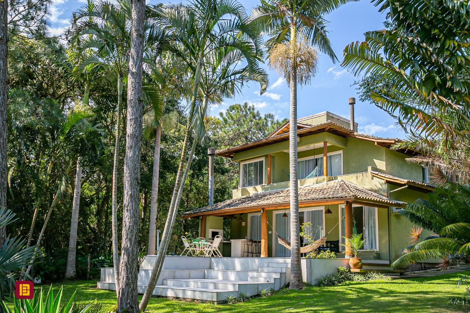 Casa com 350m², 7 quartos (sendo 3 suítes), 3 garagens, no bairro Lagoa da Conceição em Florianópolis