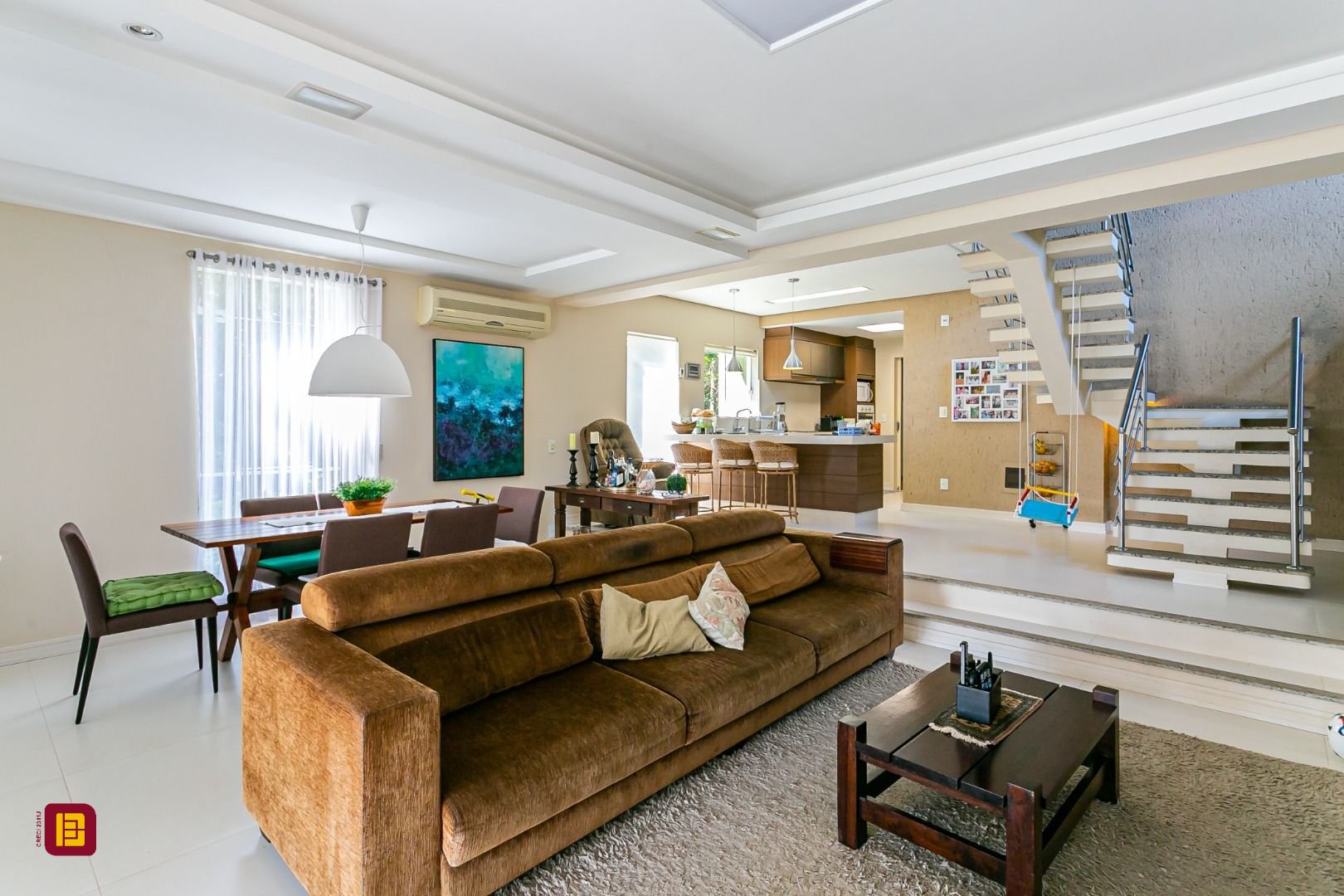 Casa com 350m², 7 quartos (sendo 3 suítes), 3 garagens, no bairro Lagoa da Conceição em Florianópolis