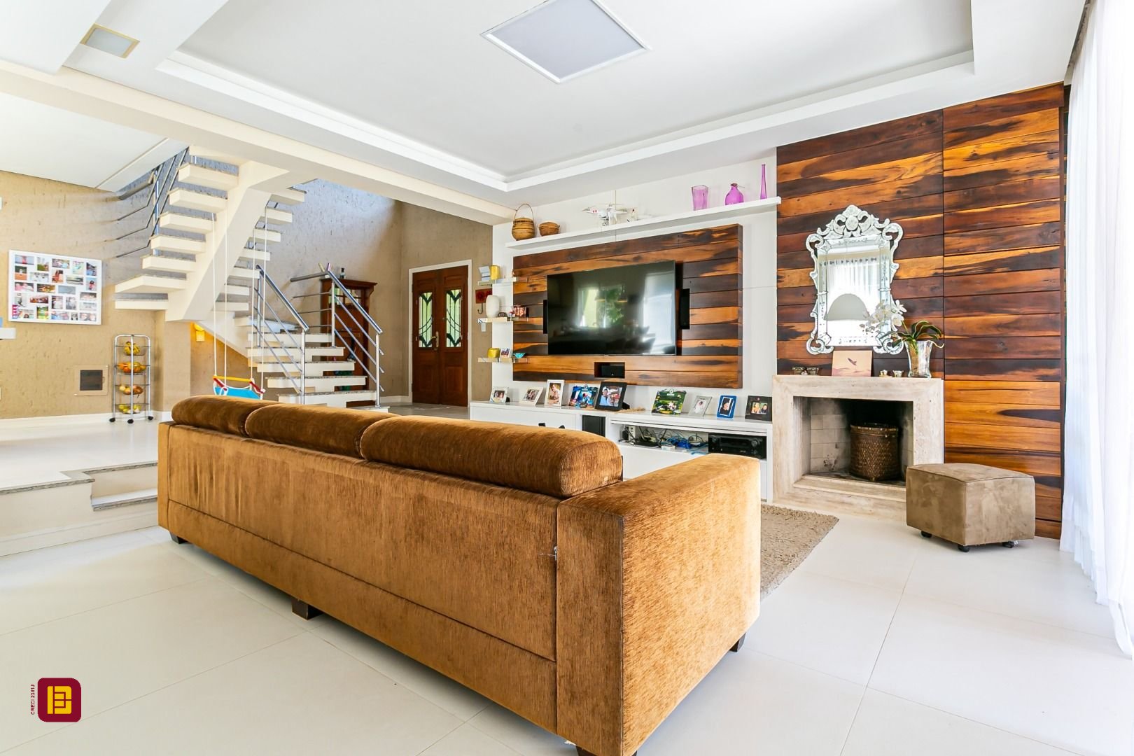 Casa com 350m², 7 quartos (sendo 3 suítes), 3 garagens, no bairro Lagoa da Conceição em Florianópolis