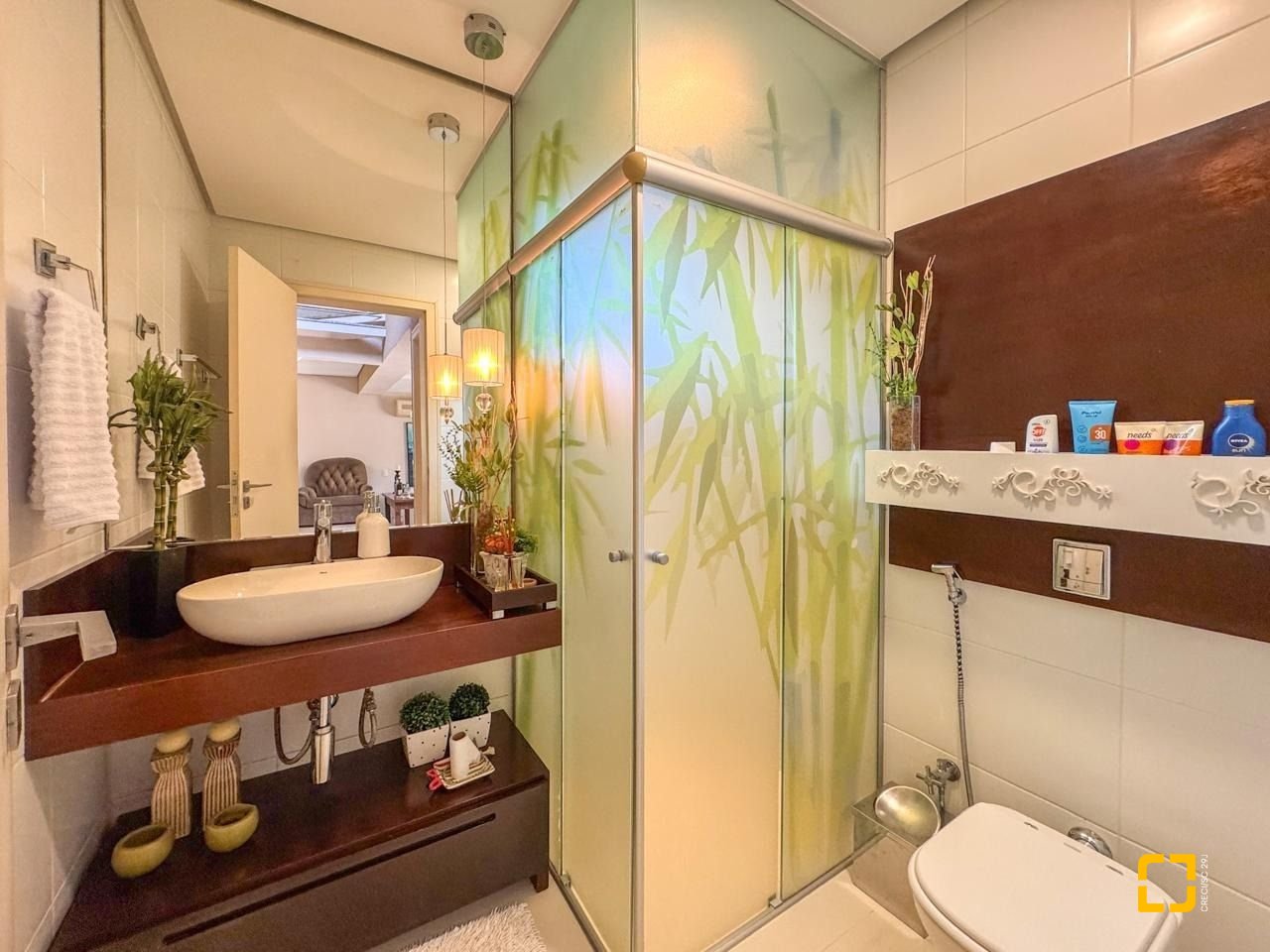 Casa com 350m², 7 quartos (sendo 3 suítes), 3 garagens, no bairro Lagoa da Conceição em Florianópolis