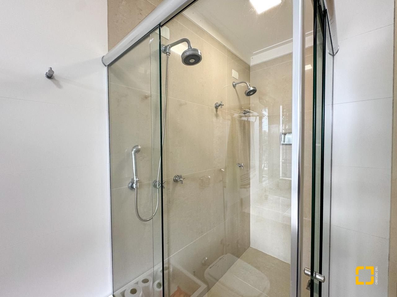 Casa com 350m², 7 quartos (sendo 3 suítes), 3 garagens, no bairro Lagoa da Conceição em Florianópolis