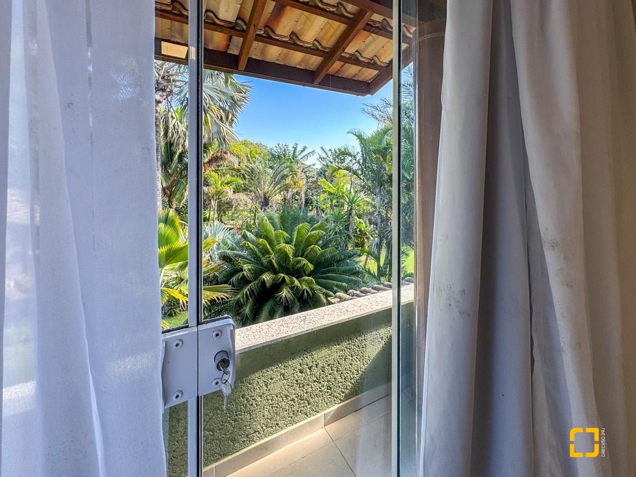 Casa com 350m², 7 quartos (sendo 3 suítes), 3 garagens, no bairro Lagoa da Conceição em Florianópolis