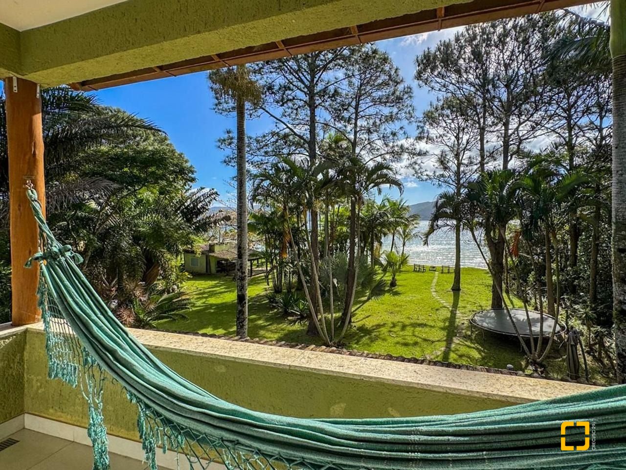 Casa com 350m², 7 quartos (sendo 3 suítes), 3 garagens, no bairro Lagoa da Conceição em Florianópolis