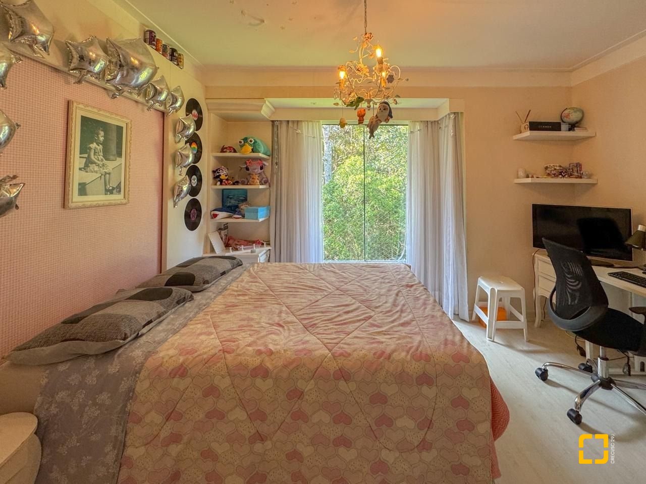 Casa com 350m², 7 quartos (sendo 3 suítes), 3 garagens, no bairro Lagoa da Conceição em Florianópolis
