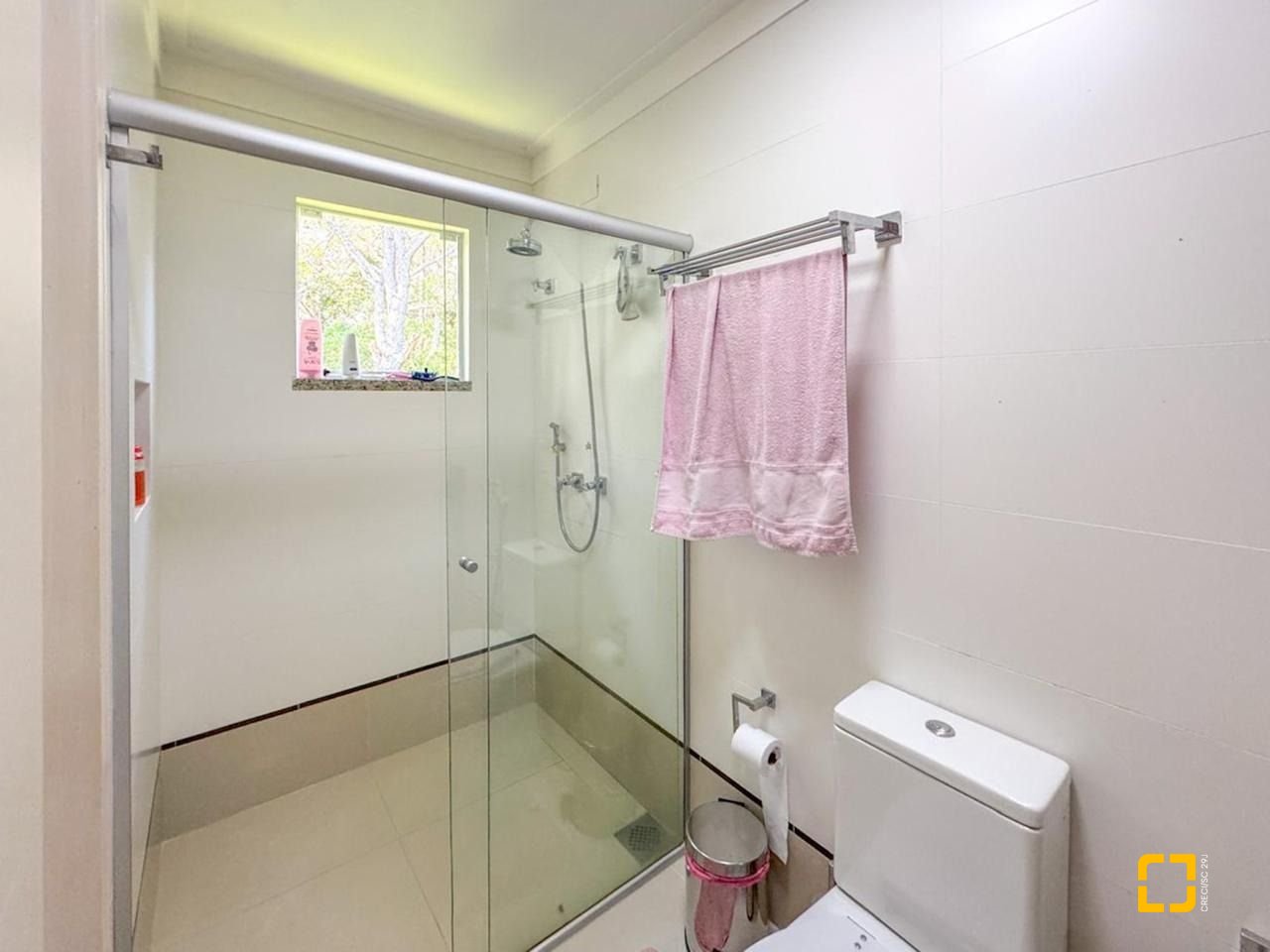 Casa com 350m², 7 quartos (sendo 3 suítes), 3 garagens, no bairro Lagoa da Conceição em Florianópolis