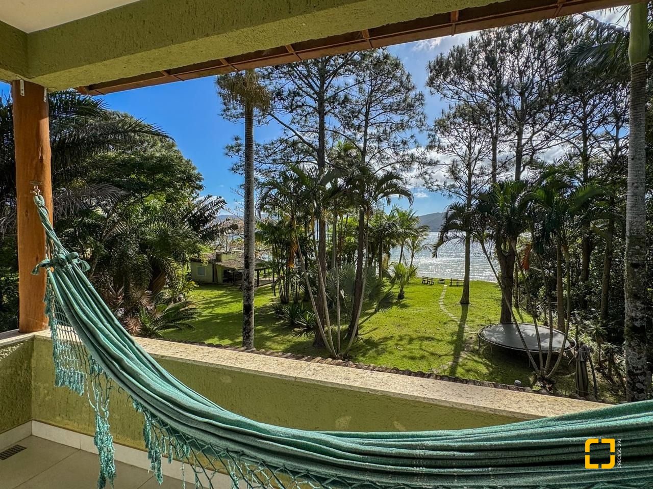 Casa com 350m², 7 quartos (sendo 3 suítes), 3 garagens, no bairro Lagoa da Conceição em Florianópolis