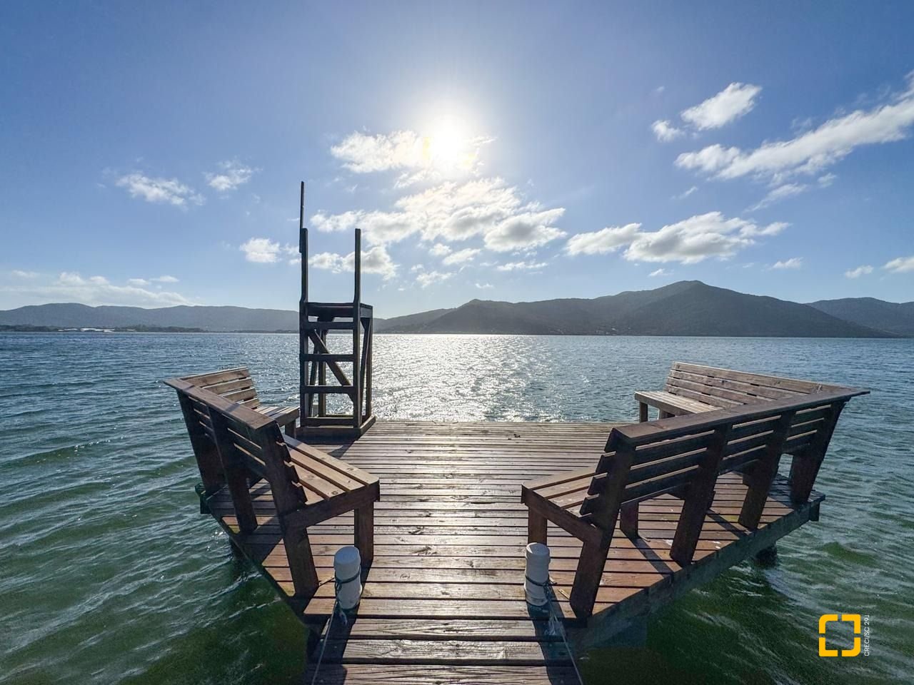 Casa com 350m², 7 quartos (sendo 3 suítes), 3 garagens, no bairro Lagoa da Conceição em Florianópolis