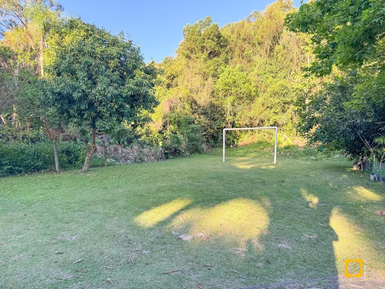 Casa com 350m², 7 quartos (sendo 3 suítes), 3 garagens, no bairro Lagoa da Conceição em Florianópolis
