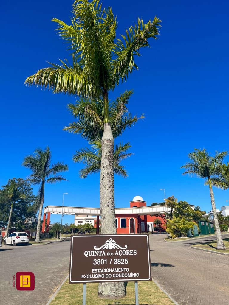 Casa com 340m², 5 quartos (sendo 2 suítes), 2 garagens, no bairro Rio Tavares em Florianópolis