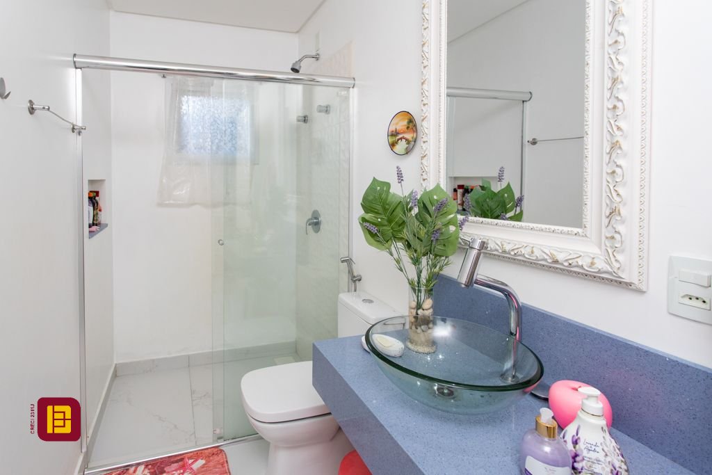 Casa com 340m², 5 quartos (sendo 2 suítes), 2 garagens, no bairro Rio Tavares em Florianópolis