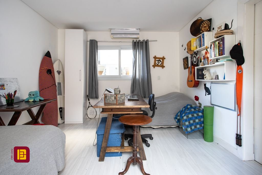 Casa com 340m², 5 quartos (sendo 2 suítes), 2 garagens, no bairro Rio Tavares em Florianópolis
