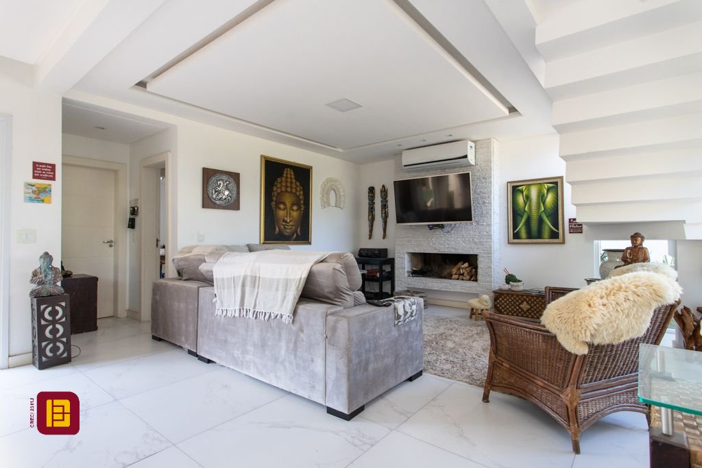 Casa com 340m², 5 quartos (sendo 2 suítes), 2 garagens, no bairro Rio Tavares em Florianópolis