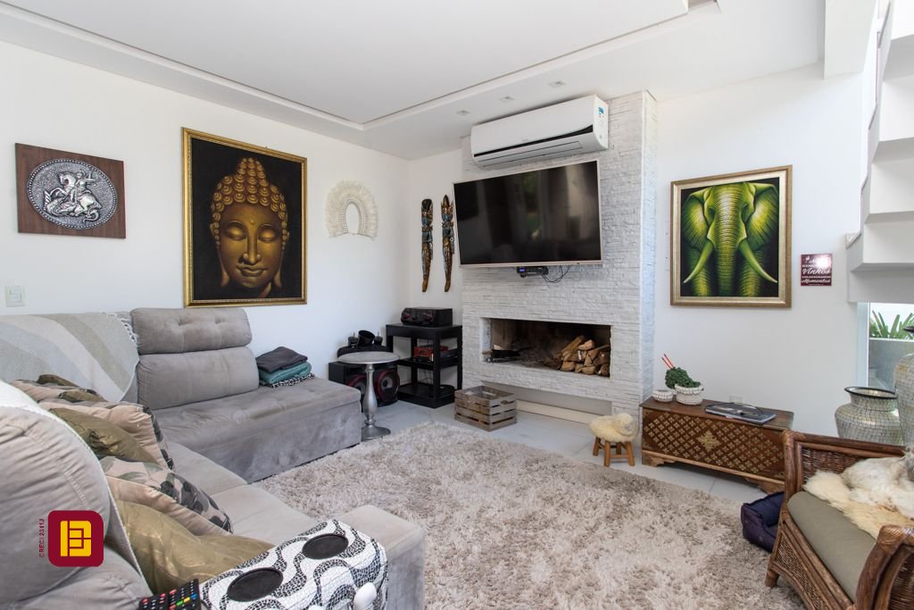 Casa com 340m², 5 quartos (sendo 2 suítes), 2 garagens, no bairro Rio Tavares em Florianópolis