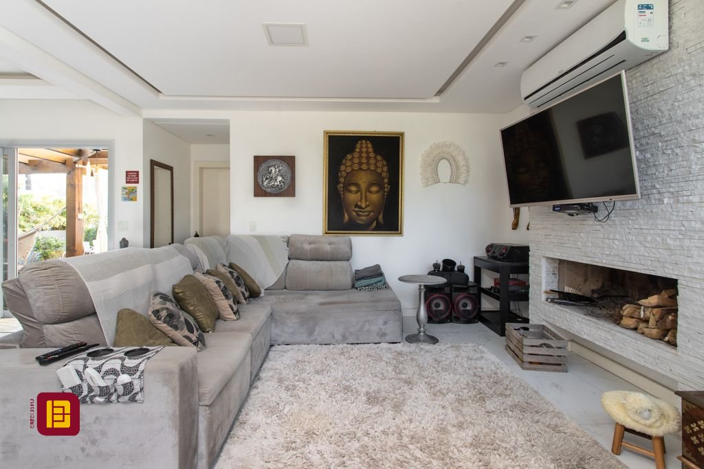 Casa com 340m², 5 quartos (sendo 2 suítes), 2 garagens, no bairro Rio Tavares em Florianópolis