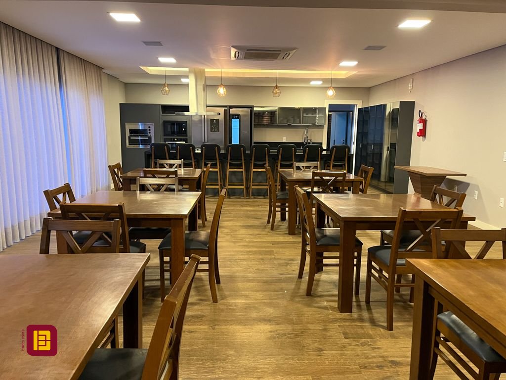 Casa com 340m², 5 quartos (sendo 2 suítes), 2 garagens, no bairro Rio Tavares em Florianópolis