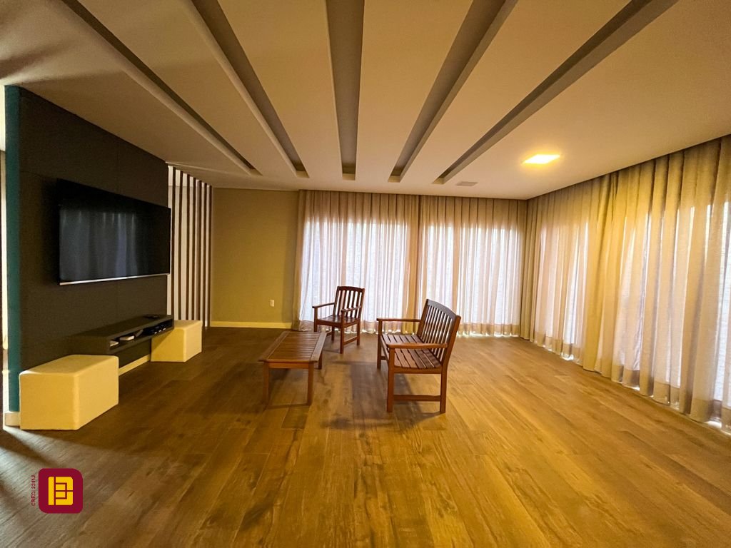 Casa com 340m², 5 quartos (sendo 2 suítes), 2 garagens, no bairro Rio Tavares em Florianópolis