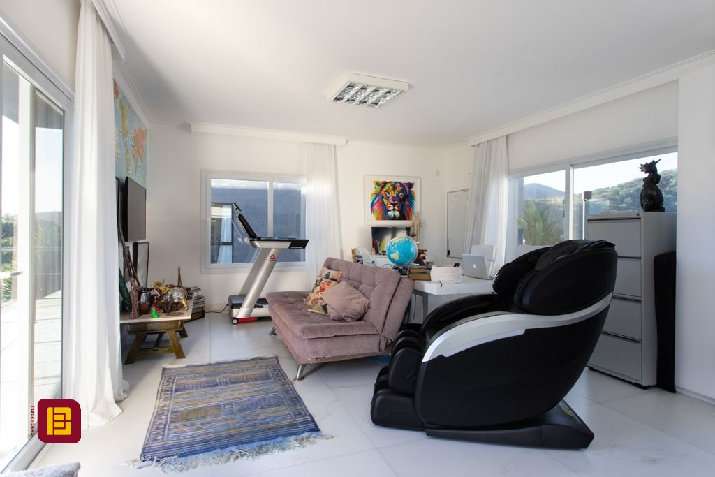 Casa com 340m², 5 quartos (sendo 2 suítes), 2 garagens, no bairro Rio Tavares em Florianópolis