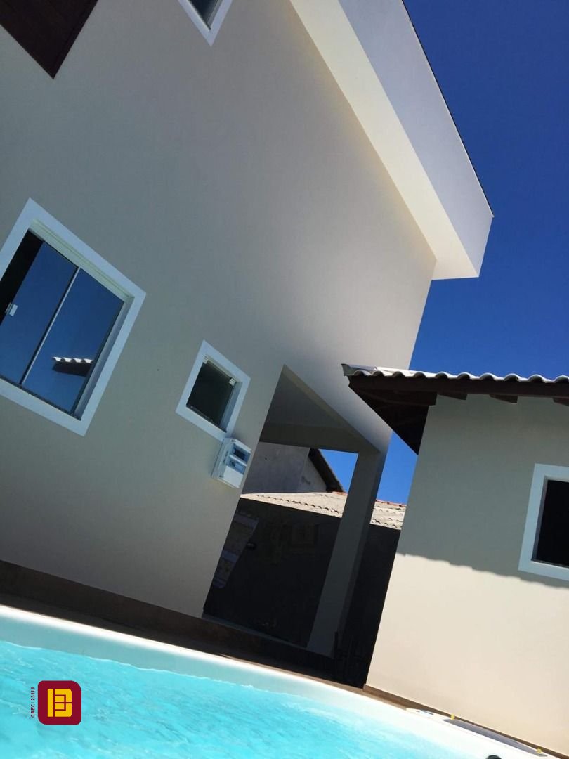 Casa com 197m², 5 quartos (sendo 1 suíte), 3 garagens, no bairro Campeche em Florianópolis