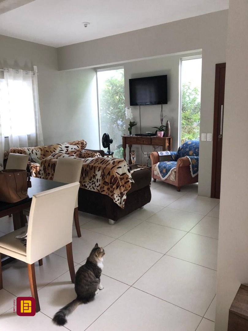 Casa com 197m², 5 quartos (sendo 1 suíte), 3 garagens, no bairro Campeche em Florianópolis